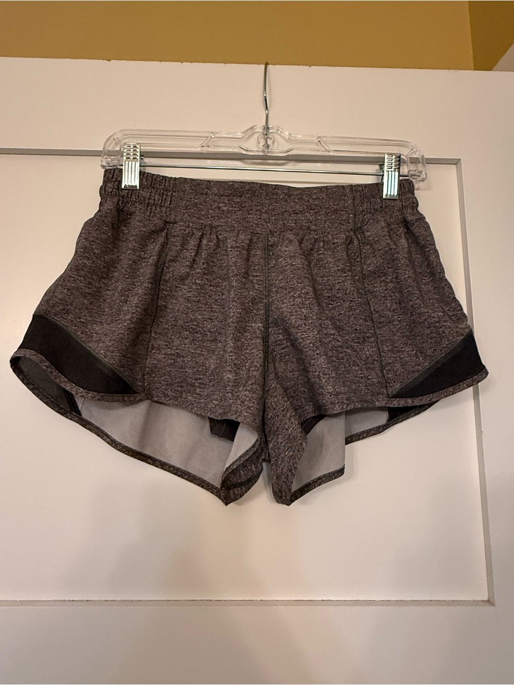 Lululemon Regular Hotty Hot 2.5” Heathered Gray Size 8